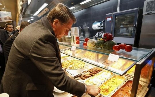 Gastos de Bolsonaro no cartão corporativo ultrapassam R$ 27 milhões