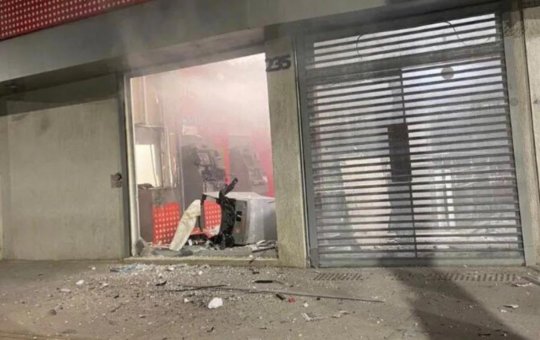 Agência bancária é arrombada em Simões Filho; carro é roubado durante a ação