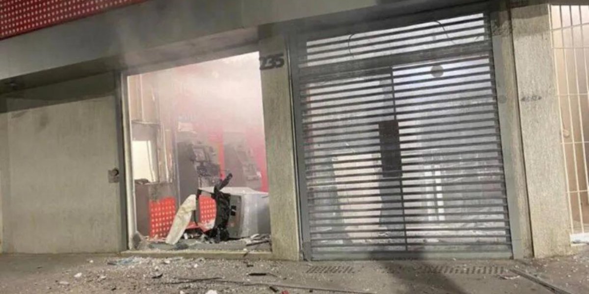 Agência bancária é arrombada em Simões Filho; carro é roubado durante a ação