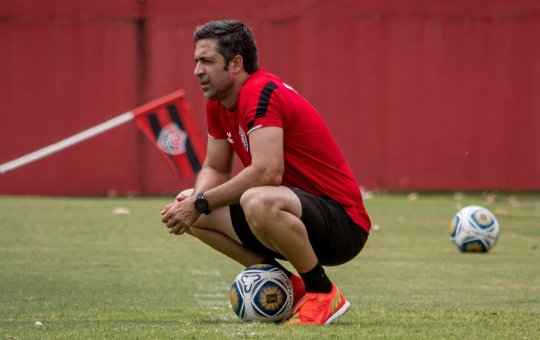 "Não era pra recuar", diz João Burse sobre segundo tempo do Vitória