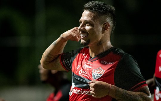 Vitória: Rafinha admite não estar 100% fisicamente após retorno ao time titular