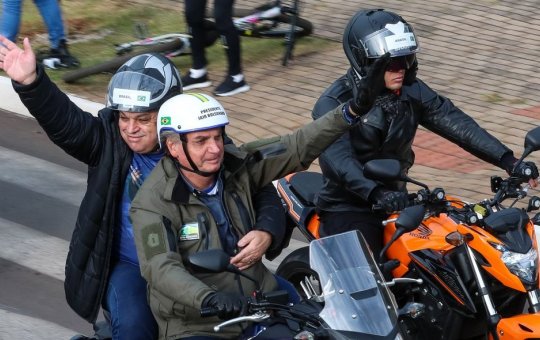 Cartão corporativo foi usado para 137 abastecimentos em motociatas de Bolsonaro