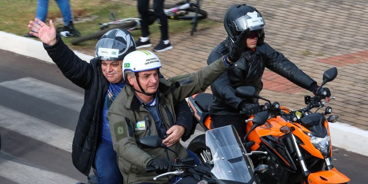 Cartão corporativo foi usado para 137 abastecimentos em motociatas de Bolsonaro