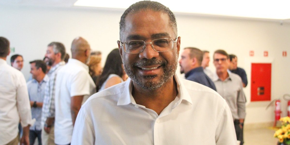 "Só vamos rearrumar nomes. Nada muda", diz Marinho sobre espaço na prefeitura