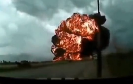 Vídeo: passageiro transmite acidente aéreo que matou 72 pessoas no Nepal