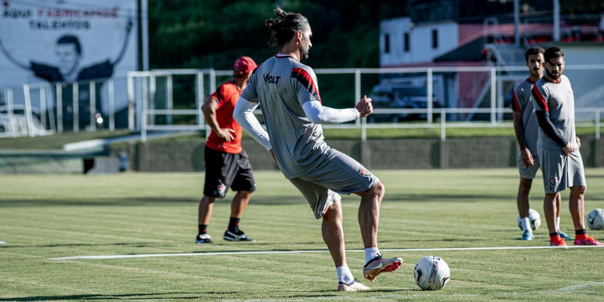 Vitória é liberado de transfer ban e fica próximo de registrar reforços no BID