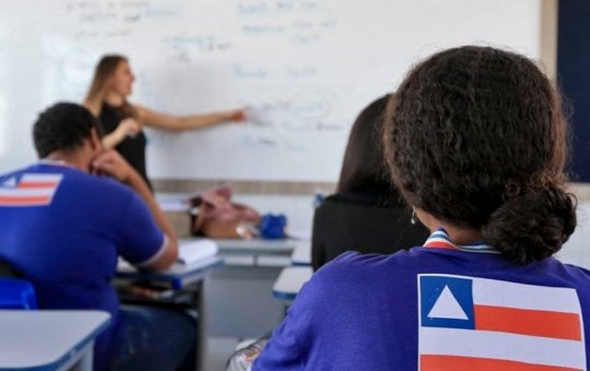 Ivete e Russo Passapusso 'convocam' estudantes para matrícula na rede estadual