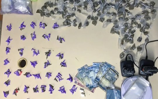 Suspeitos de tráfico de drogas são presos com entorpecentes em Simões Filho