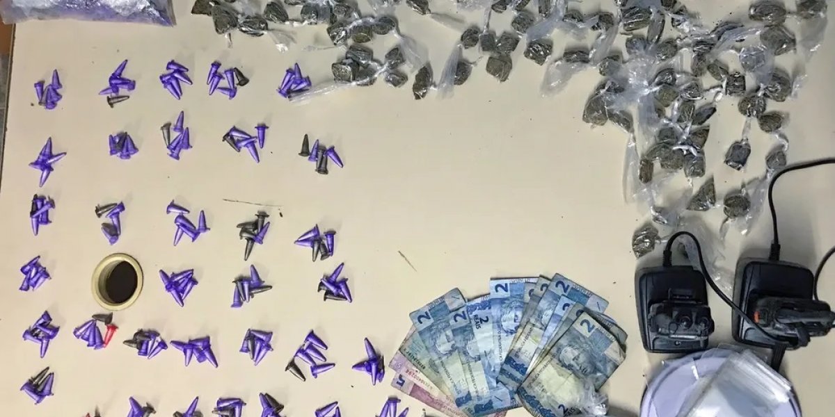 Suspeitos de tráfico de drogas são presos com entorpecentes em Simões Filho