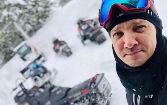 Jeremy Renner, o 'Gavião Arqueiro', recebe alta após acidente grave nos EUA