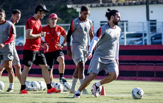 Com reforços, Vitória busca primeiros três pontos no Baiano contra a Juazeirense