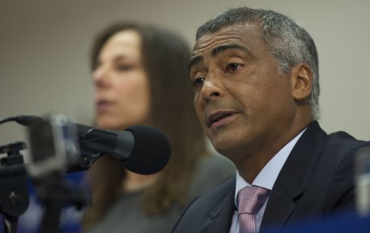 Romário xinga seguidora após comentário indelicado em sua rede social