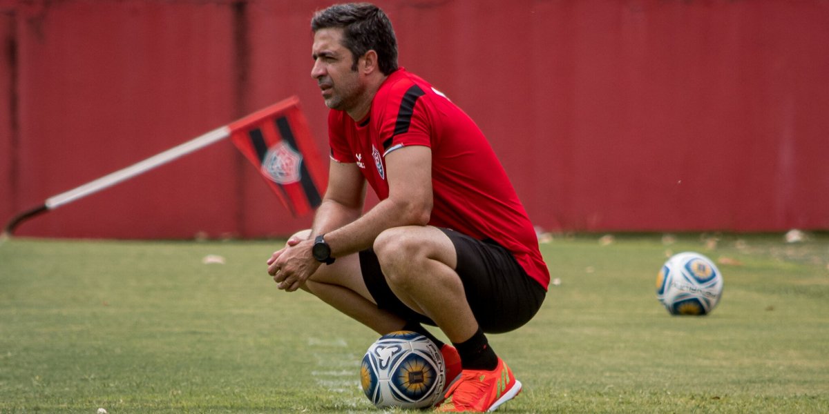 João Burse avalia má fase do Vitória: "Está faltando a gente competir"