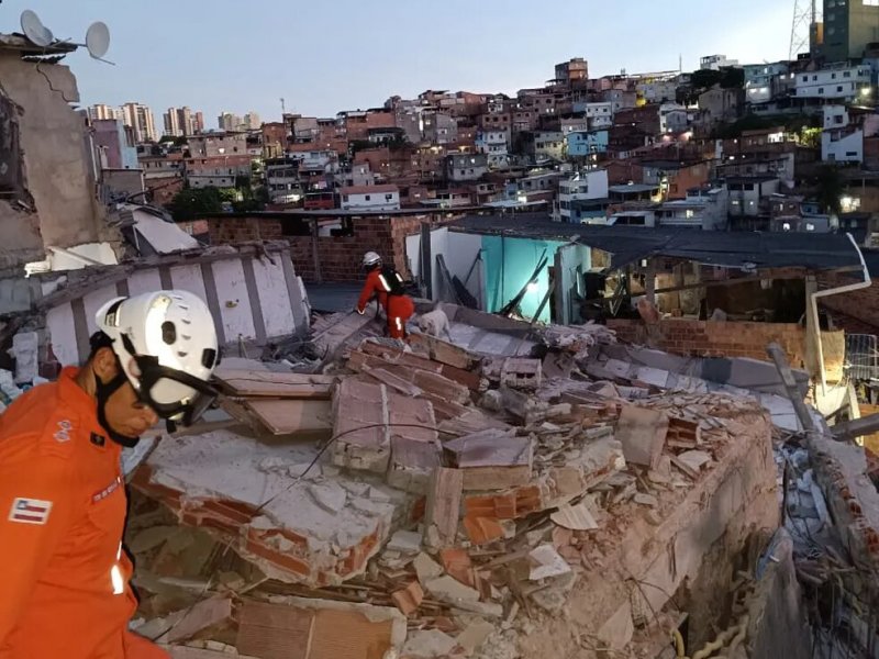 Chega a 30 número de pessoas notificadas a desocupar imóveis após prédio desabar