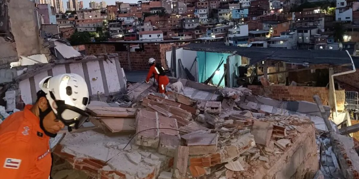 Chega a 30 número de pessoas notificadas a desocupar imóveis após prédio desabar
