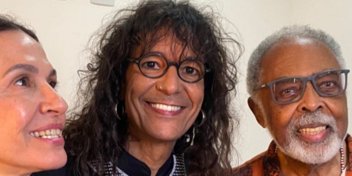 Luiz Caldas celebra 60 anos de vida com canja surpresa de Gilberto Gil