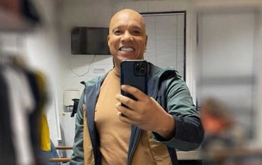 Anderson Leonardo, do grupo Molejo, anuncia cura do câncer