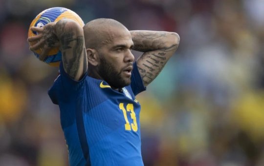 Em nota, Liga Mexicana informa que definirá futuro de Dani Alves com o Pumas