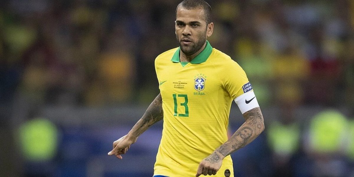 Pumas rescinde contrato de Daniel Alves após jogador ser preso