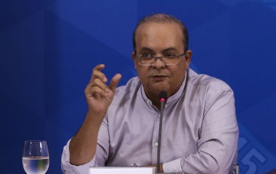 Governador afastado do DF entregará celular à PF na segunda-feira