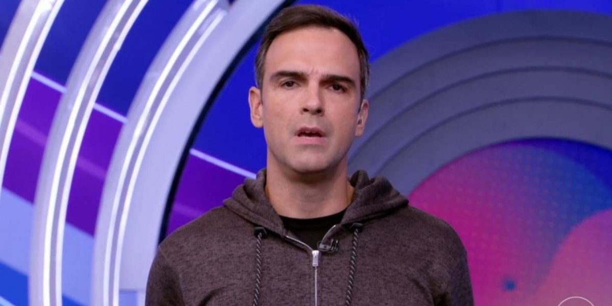 BBB 23: Tadeu Schmidt dá bronca ao vivo em Bruna Griphao e Gabriel Fop