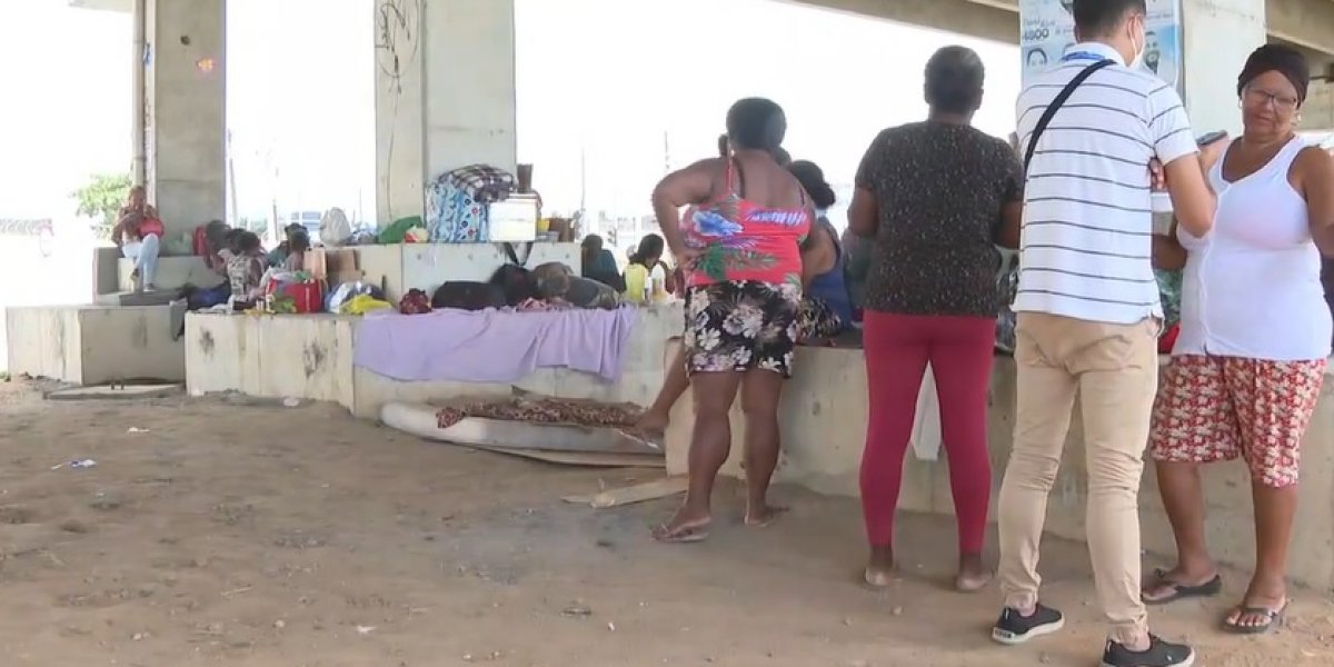 Ambulantes continuam acampados para obter licença para Festa de Iemanjá