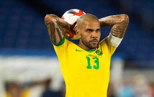 Daniel Alves é transferido de presídio na Espanha