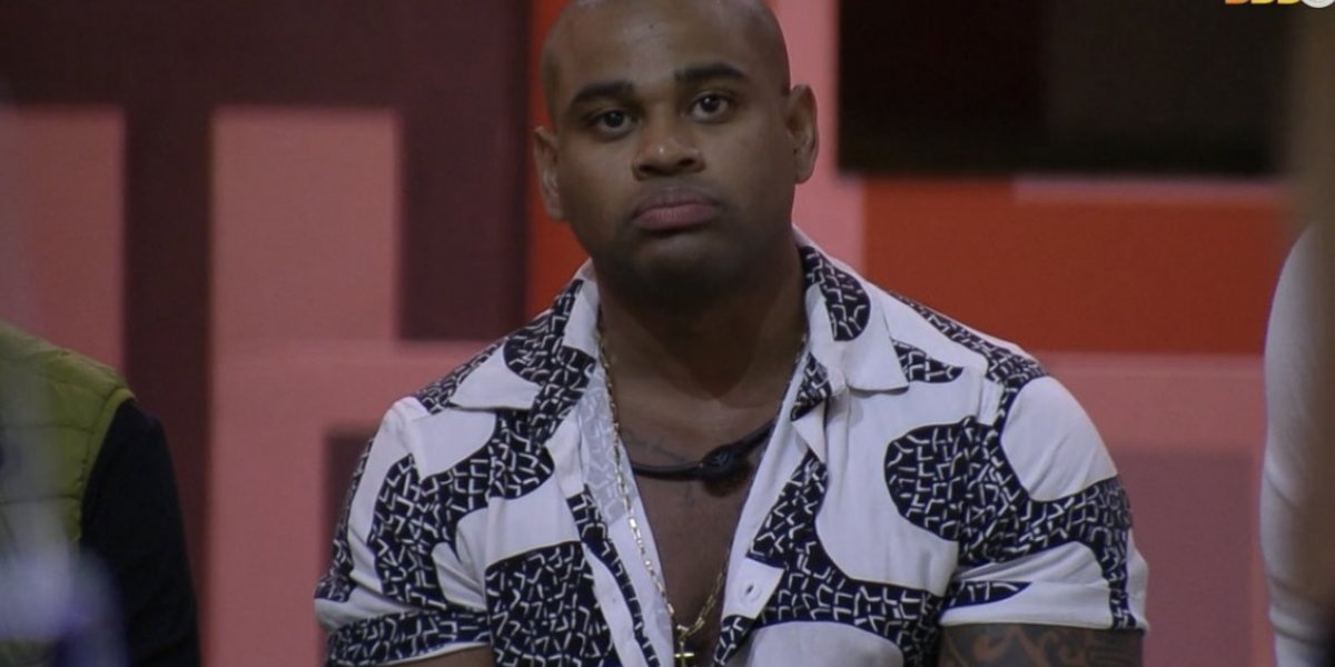 BBB23: Baiano Cézar reclama que Tina não emprestou a peruca e internautas reagem