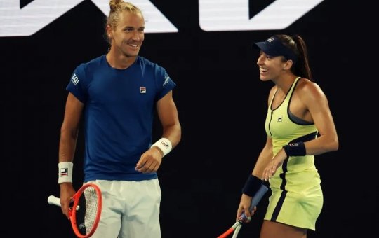 Luísa Stefani e Rafael Matos vencem dupla da casa e avançam no Australian Open