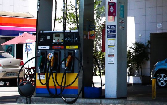 Preço de combustíveis tem queda nos postos de gasolina, diz ANP
