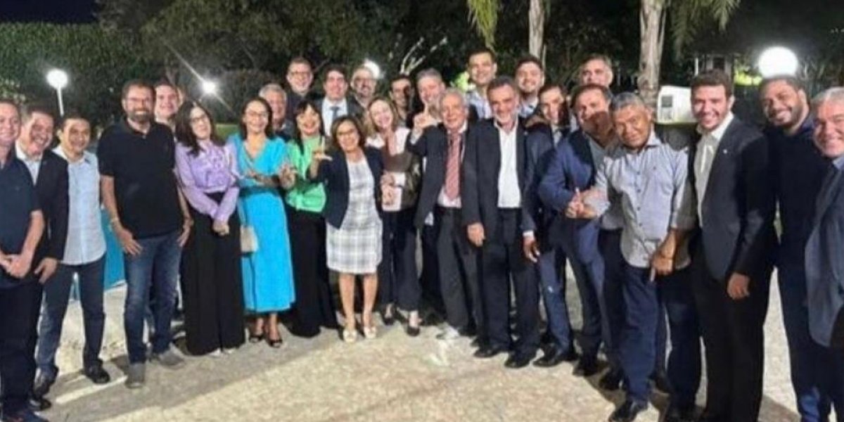 Bancada baiana da Câmara janta com Arthur Lira e sela apoio para reeleição