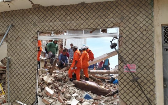 Três pessoas morrem após prédio na Bahia desabar