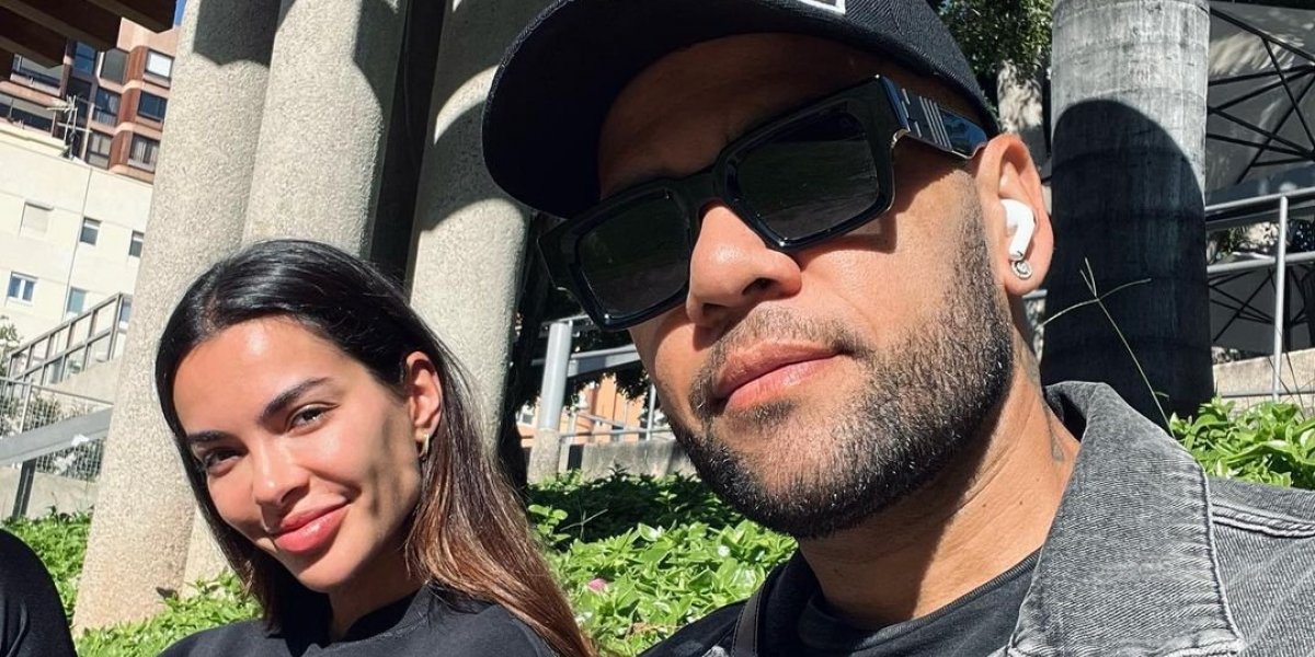 Esposa de Daniel Alves apaga fotos recentes com jogador em rede social