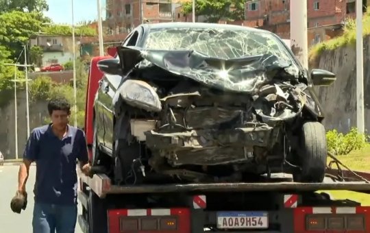 Cinco pessoas ficam feridas em acidente na Avenida Gal Costa, em Salvador