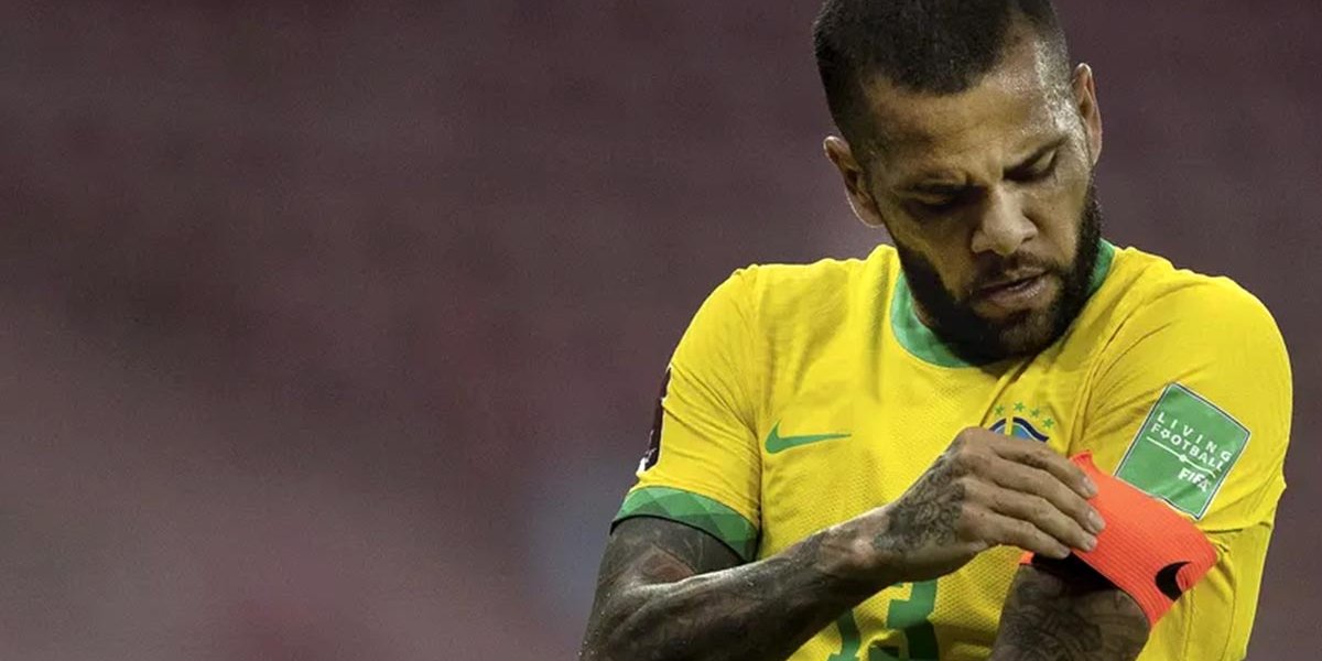 Em Barcelona, mãe de Daniel Alves se reúne com advogados do jogador