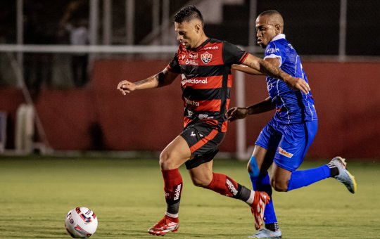 Vitória afasta crise e derrota o Doce Mel com autoridade no Barradão
