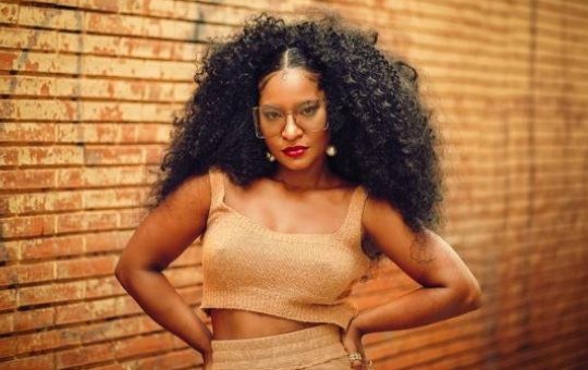 Larissa Luz vai puxar o bloco 'Os Mascarados' após saída de Margareth Menezes