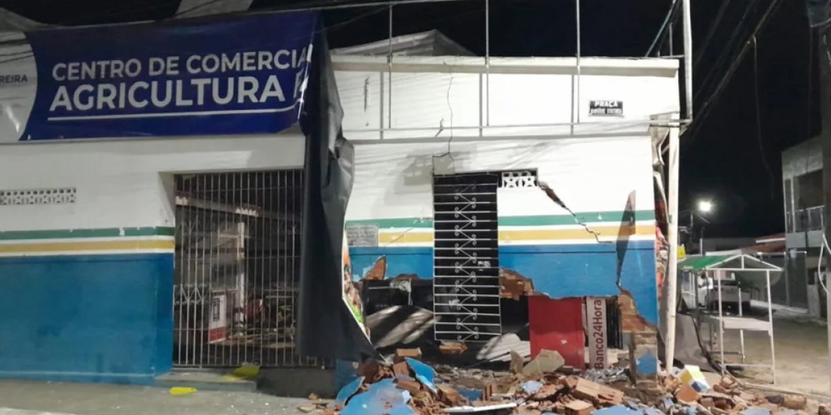 Grupo armado explode caixa eletrônico de autoatendimento no interior da Bahia