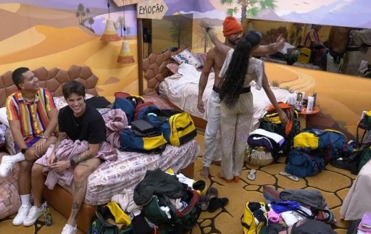 BBB 23: Tina e Ricardo se beijam antes de almoço do anjo