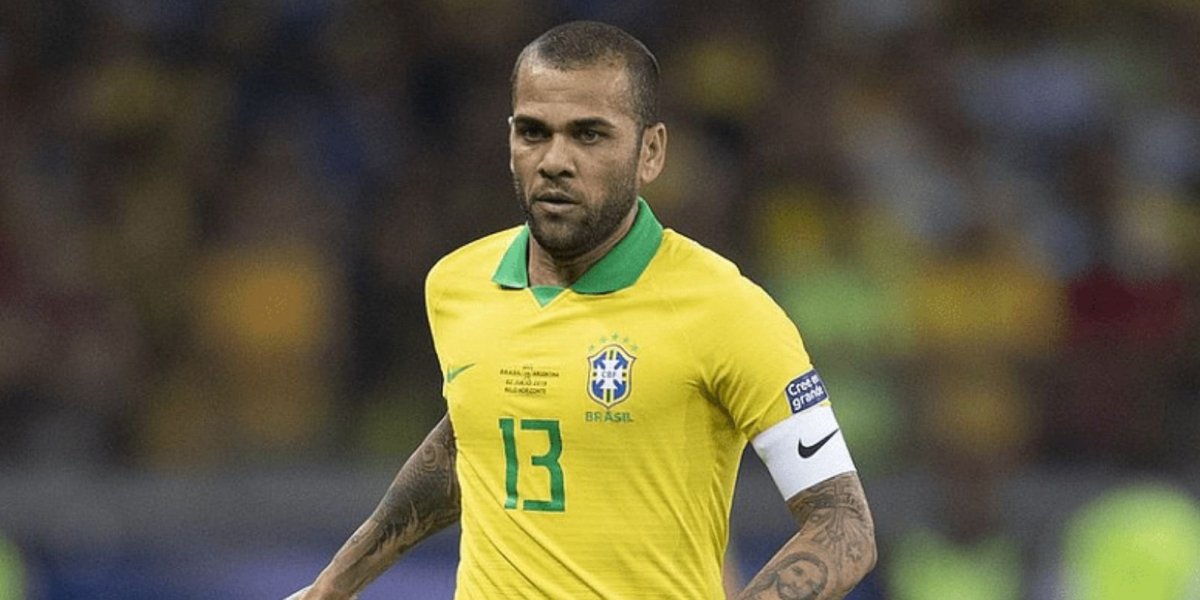 Defesa de Daniel Alves apresenta recurso para que jogador responda em liberdade