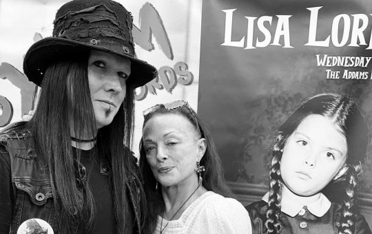 Primeira atriz a interpretar Wandinha Addams, Lisa Loring morre aos 64 anos