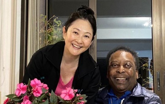 Viúva de Pelé faz carta aberta após um mês da morte do Rei do Futebol