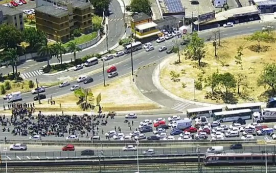 Motociclistas por aplicativo protestam por regulamentação de serviço em Salvador