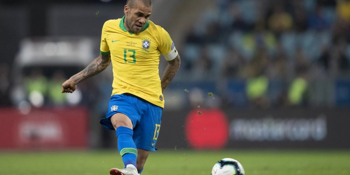 Defesa entrega recurso e crê que Daniel Alves deixará prisão em até um mês