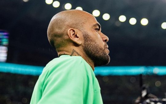 Defesa de Daniel Alves analisa câmeras de boate na Espanha e confia em soltura