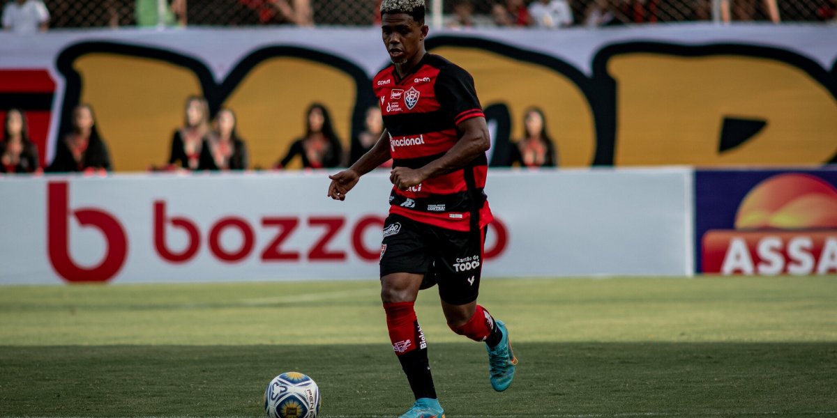 Zagueiro Marco Antônio renova contrato com o Vitória até dezembro do ano que vem