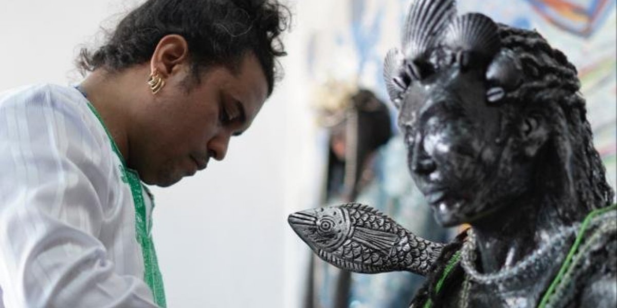 Materializar Iemanjá negra é retratação histórica, diz escultor que recriou peça