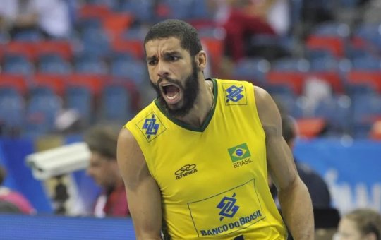 Medalhista olímpico de vôlei reposta pergunta sugerindo violência contra Lula