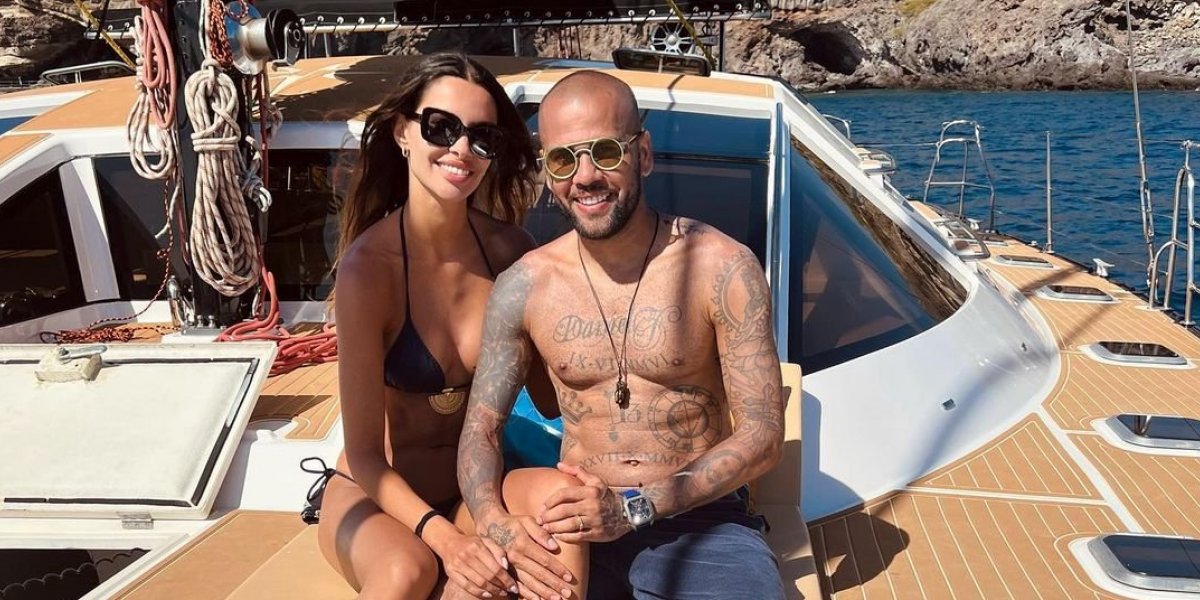 Esposa de Daniel Alves, modelo espanhola nega que tenha pedido divórcio