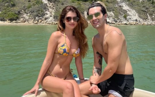 Luan Santana curte praia na Bahia ao lado da namorada